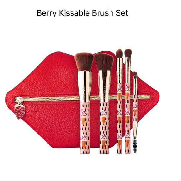Sephora Other - 🍓SEPHORA BERRY KISSABLE BRUSH SET BRAND NEW 🍓